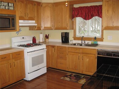 EAT-IN KITCHEN WITH NEWER RANGE - REFRIGERATOR - C