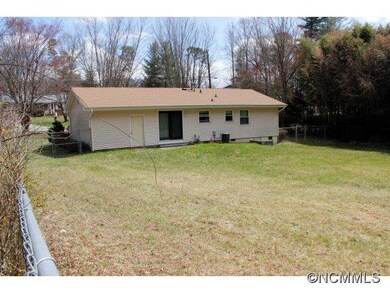 Big back yard for dogs or kids