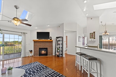 9285 S 51st St unit 703, Franklin, WI 53132 - photo 2