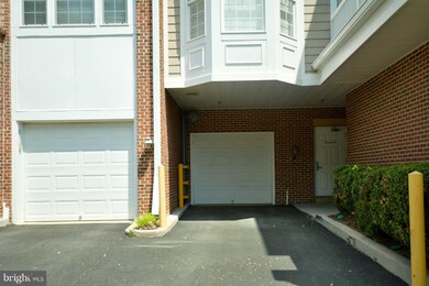 7871 Rolling Woods Ct unit 101, Springfield, VA 22152 - photo 3