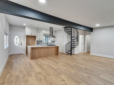 7016 Delesandri Dr, Hitchcock, TX 77563 - photo 2