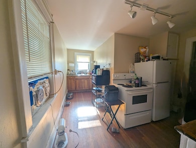 44 Walnut St, Claremont, NH 03743 - photo 5