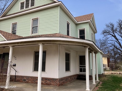 323 W Maple St, Columbus, KS 66725 - photo 3