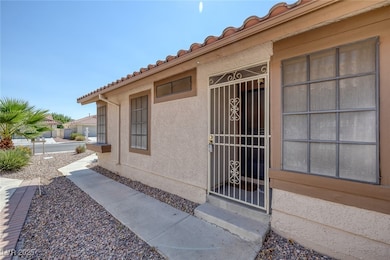 636 Whispering Palms Dr, Las Vegas, NV 89123 - photo 4