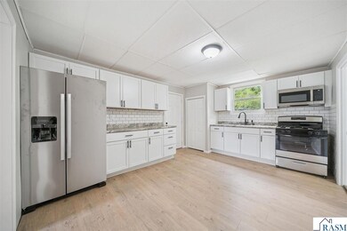 2032 2032 7th Ave, Mankato, MN 56001 - photo 2