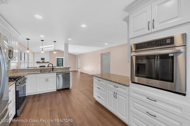 30 Hansom Ln, Marlboro, NJ 07746 - photo 5