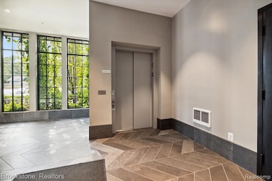 804 N Main St unit 2H, Rochester, MI 48307 - photo 6