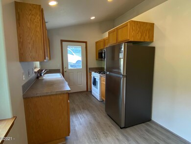1694 SE Mast Ave, Lincoln City, OR 97367 - photo 6
