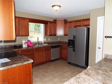 492 Skycrest Country Rd, Asheboro, NC 27205 - photo 2