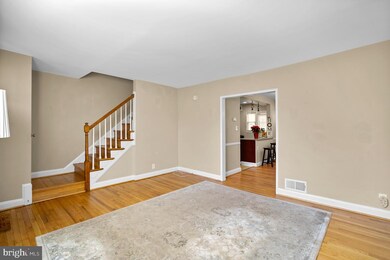 450 S Chapel Gate Ln, Baltimore, MD 21229 - photo 2