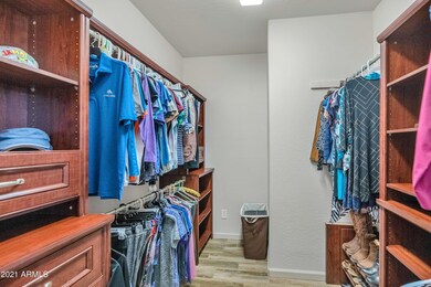 Mstr Custom Closet