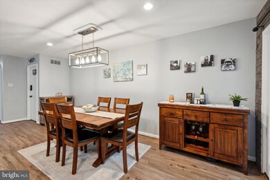 903 Wharton Ct, Newtown Square, PA 19073 - photo 3