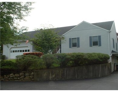 19 Glenwood Cir, Wakefield, RI 02879 - photo 2