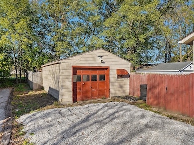 1371 Benton St, Barberton, OH 44203 - photo 3