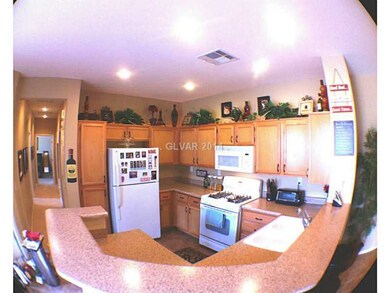 Kitchen. Lots of Cupboards, Lots of Cabinets!