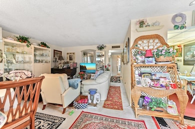 862 Normandy R, Delray Beach, FL 33484 - photo 2