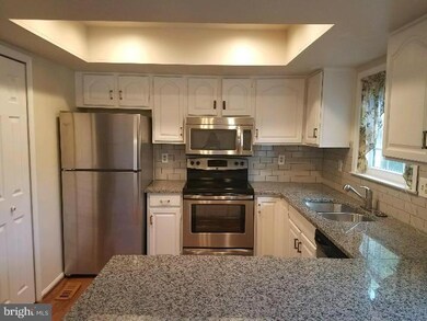 5721 Mason Bluff Dr, Burke, VA 22015 - photo 3