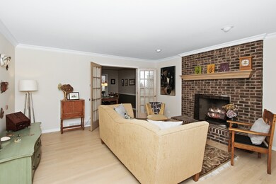 933 Doral Dr, Bartlett, IL 60103 - photo 3