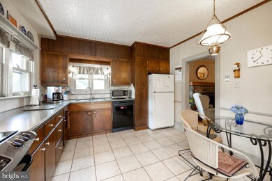 910 Maple St, Honey Brook, PA 19344 - photo 5