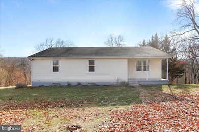 13 Oriole Cir, Berkeley Springs, WV 25411 - photo 2