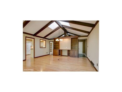 Lots of space for a large hearth table * Built-ins