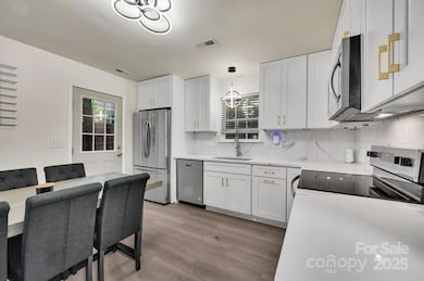 2030 Vinton St, Charlotte, NC 28216 - photo 3