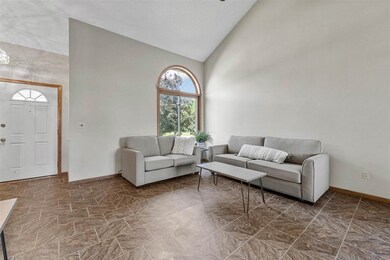 4229 Topaz Ave NW, Cedar Rapids, IA 52405 - photo 3