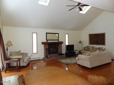 107 Saint Moritz Dr, Tafton, PA 18464 - photo 5