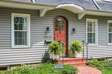 Welcome to 1900 North Devon Road