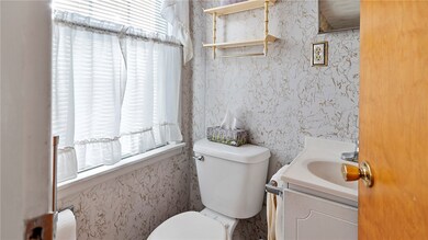 69 Welfare Ave, Cranston, RI 02910 - photo 7