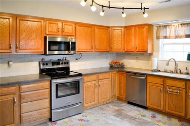 9698 Aberdeen Ct, Fishers, IN 46038 - photo 7