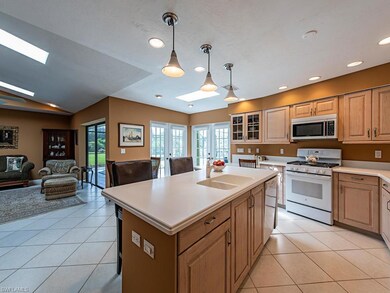 Spacious Kitchen w/ Island, Breakfast Nook, & Breakfast Bar