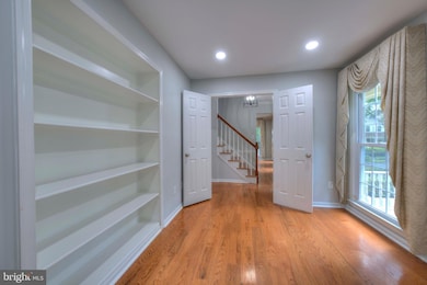 1566 Old Eaton Ln, Reston, VA 20194 - photo 3