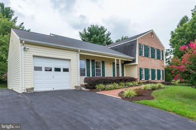 11301 Brandy Hall Ln, North Potomac, MD 20878 - photo 2