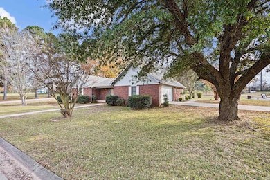 201 Meadow Lynn Dr, Morrilton, AR 72110 - photo 2