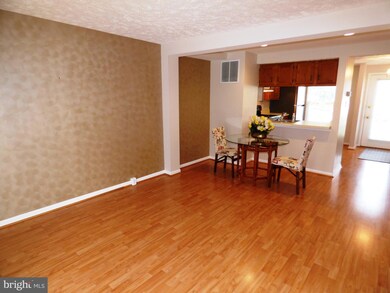 1659 Fieldthorn Dr, Reston, VA 20194 - photo 6