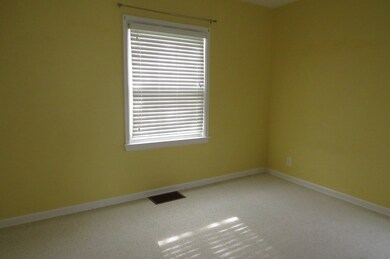 1813 Gibson St, Cedar Falls, IA 50613 - photo 5