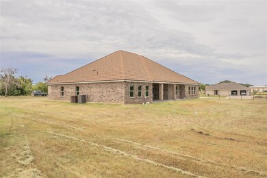 1230 Boone St, Cleburne, TX 76031 - photo 7