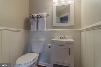 8316 Duck Hawk Way unit 9, Lorton, VA 22079 - photo 4