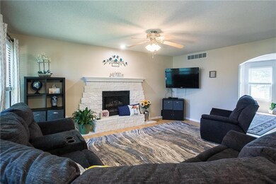 5109 Perry Ln, Shawnee, KS 66203 - photo 4