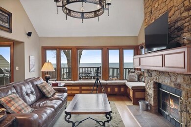 02_1501WWaterSt_Unit24_1_LivingRoom_LowR