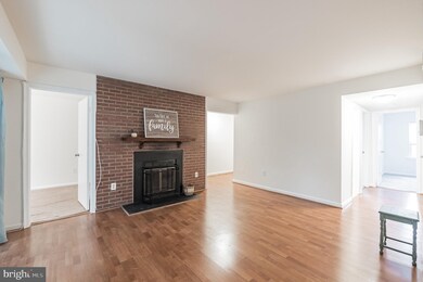 20229 Shipley Terrace unit 3-B-101, Germantown, MD 20874 - photo 6