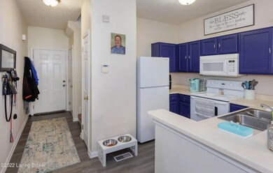 6958 Arbor Creek Dr unit 74, Louisville, KY 40228 - photo 3