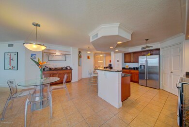 Breakfast Nook & Wet Bar