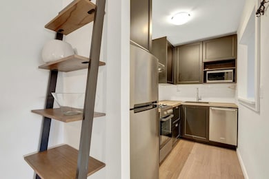 460 Old Town Rd unit 25L Upper Unit, Port Jefferson Station, NY 11776 - photo 3