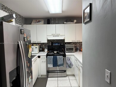 6245 SW Kendale Lakes Cir unit 209, Miami, FL 33183 - photo 2