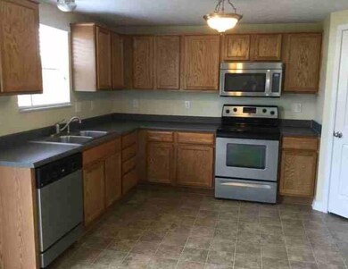 12442 Quarterback Ln, Fishers, IN 46037 - photo 2