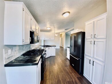4105 Bonanza Cir, Winnemucca, NV 89445 - photo 4