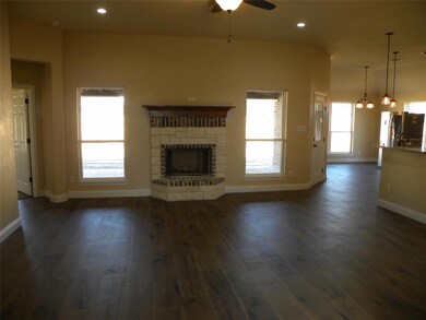 912 Sam St, Springtown, TX 76082 - photo 4