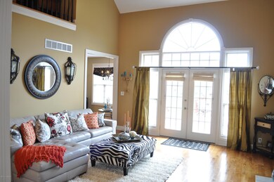 11041 Radleigh Ln, Louisville, KY 40291 - photo 3